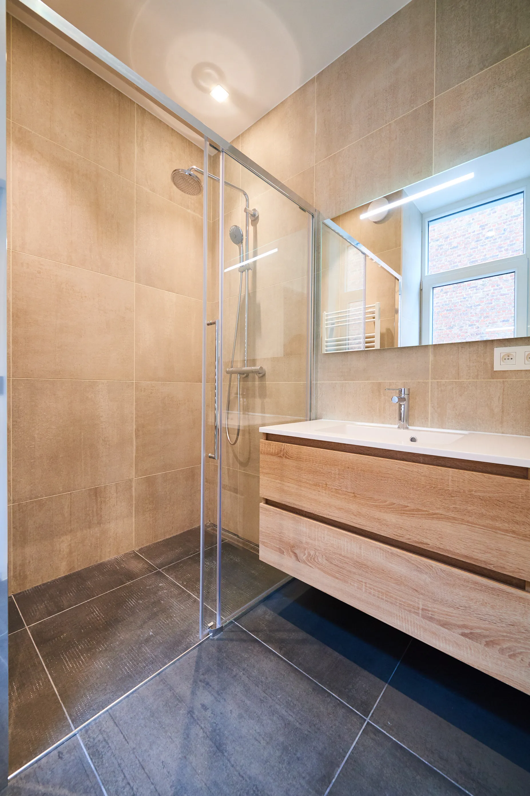 THI.33 — Multi-résidentiel à Etterbeek, Belgique, vue 4